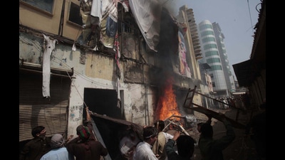 A mob burns down a cinema hall in Peshawar, Pakistan, on September 21, 2012. (Shutterstock)