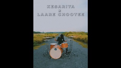 The image, taken from the viral Instagram video, shows the drummer playing a mashup of Kesariya and Laree Choote. (Instagram/@jakestrum_drums)