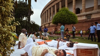 Oppn's 50-hour protest: Idlis, chicken tandoori and fruits on the menu (PTI)