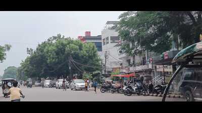 Lines of wires on Kursi Road, Lucknow (HT Photo) Lines of wires on Kursi Road, Lucknow (HT Photo)