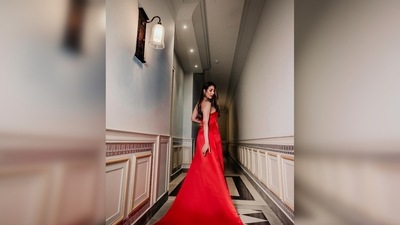 Malaika Arora posed like the queen she already is on a sofa in a room with chandeliers and royal antique decor. (Instagram/@malaikaaroraofficial) Malaika Arora posed like the queen she already is on a sofa in a room with chandeliers and royal antique decor. (Instagram/@malaikaaroraofficial)