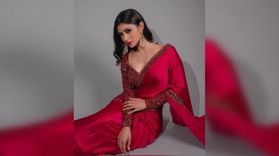 Mouni Roy looks straight at the camera and leaves her fans spellbound with her dreamy eyes. (Instagram/@imouniroy) Mouni Roy looks straight at the camera and leaves her fans spellbound with her dreamy eyes. (Instagram/@imouniroy)