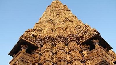 One of the most well-known tourist destinations in India is the Khajuraho Group of Temples in Khajuraho, Madhya Pradesh. It is home to the largest collection of Hindu and Jain temples and is renowned for its&nbsp;&nbsp;sculptures.&nbsp; It is worthwhile for art enthusiasts to visit to see the scope and size at which these temples have been built and decorated. (pixabay)