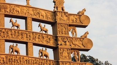 Sanchi Stupa is the oldest stone structure in India. It was constructed during the reign of Emperor Ashoka in the third century BC. There are four entrances surrounding the hemispherical central dome of the Sanchi Stupa, and each one has a wonderfully carved story about the life, birth, and death of Buddha. The stories seem to be speaking to art enthusiasts. It is one of the favourite location for photographers and art enthusiasts. (pixabay)