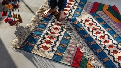 2. Antique Persian Rugs:&nbsp;An antique Persian rug always brings warmth and texture to your home. The detailed patterns and bright colors aren't only a little luxurious, they also provide a base for developing an overall vintage-inspired environment. (Photo by Sina Saadatmand on Unsplash)