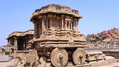 The Vijay Nagar Empire once had Hampi as its capital. Every year, it draws tens of thousands of visitors and art enthusiasts from around the world. It is a UNESCO World Heritage Site, as well. The heritage site is home to a number of captivating locations, including the beautiful stone chariot ,queens bath, virupaksha temple, and vijay vittala temple. It is fascinating to see the intricately crafted temples and statues. For those who enjoy art, this is a must-see location. (pixabay)