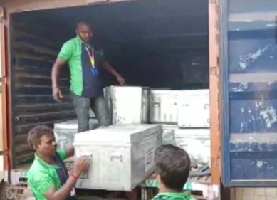 The counting of notes ended on Thursday morning. The cash is being loaded into trucks.&nbsp;