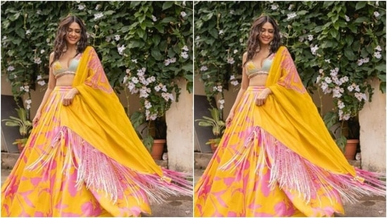 Assisted by hairstylist Deepali Deokar, Mrunal wore her tresses open in wavy curls with a middle part as she posed for the cameras.(Instagram/@mrunalthakur)