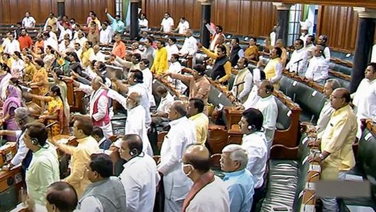 BJP members protest in the Lok Sabha during ongoing Monsoon Session of Parliament, in New Delhi, Thursday, July 28, 2022.&nbsp;(PTI)