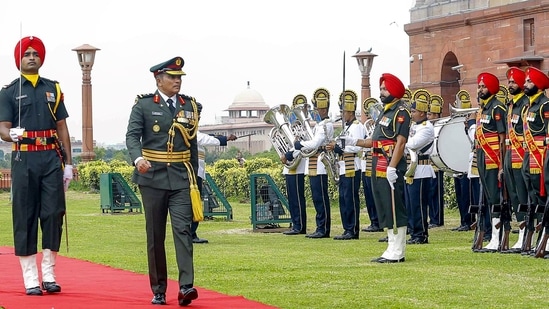 Maldives defence force chief receives Guard of Honour in Delhi | Latest ...