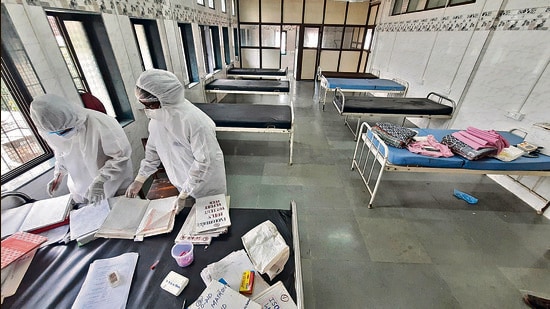 Special Swine Flu ward being readied by staff of Thane Civil Hospital as cases spike across the district (Praful Gangurde/HT Photo)