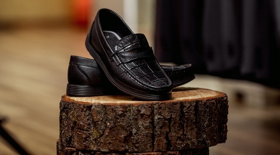 Loafers for men make for a cool footwear option. (Pexels)