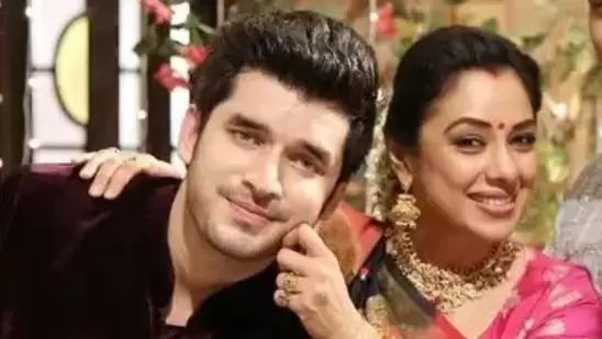 Paras Kalnawat with his Anupamaa co-star Rupali Ganguly.&nbsp;