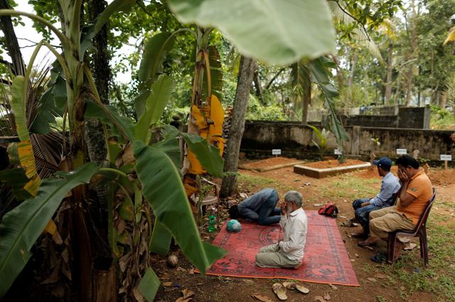Ahmadi refugees from Pakistan pray in the garden of the Ahmadiyya Muslim Community Center in Pasyala, Sri Lanka on April 26, 2019. (REUTERS)