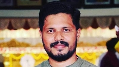 Praveen Nettaru, a resident of Bellare, was attacked by bike-borne assailants when he was returning home after closing his poultry shop late on Tuesday evening (HT Photo) Praveen Nettaru, a resident of Bellare, was attacked by bike-borne assailants when he was returning home after closing his poultry shop late on Tuesday evening (HT Photo)