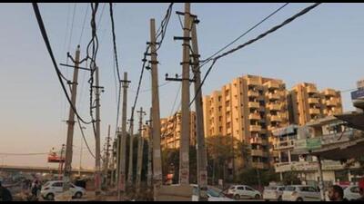 It was informed in the meeting held under the chairmanship of Haryana chief secretary Sanjeev Kaushal that as per a recently framed policy, electricity connections are being issued by residents’ welfare associations and developers once the amount is deposited for electricity connection. (HT Photo)