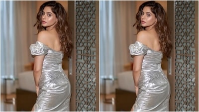 Aamna’s off-shoulder gown featured a sweetheart neckline, corset details and one thigh high slit. (Instagram/@aamnasharifofficial)