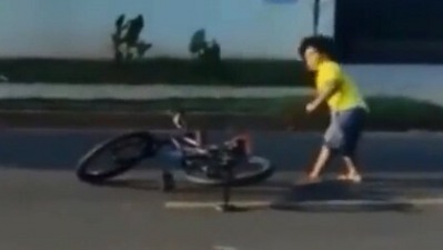 The image, taken from the viral Twitter video, shows the kid and their bicycle. (Screengrab)