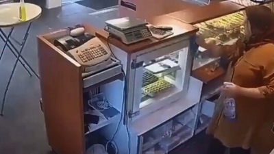 The image, taken from the Twitter video, shows the woman who chased away a thief using a piece of cloth. (Twitter/@TansuYegen)
