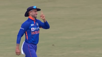 Shikhar Dhawan celebrating Nicholas Pooran's wicket