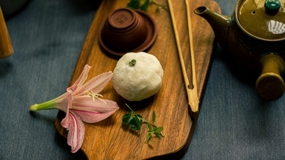 Small quantities: The Japanese use small utensils to avoid overeating. For them, eating is more of ritual than a feast. (Unsplash)