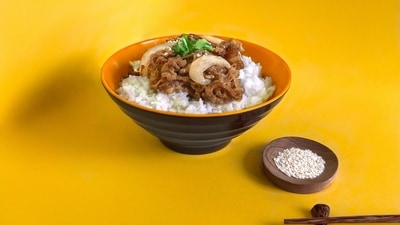 Small quantities: The Japanese use small utensils to avoid overeating. For them, eating is more of ritual than a feast. (Unsplash)