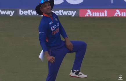 Shikhar Dhawan's Kabaddi-style celebration
