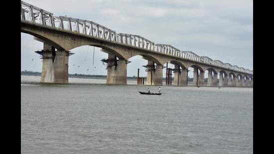 A four-lane bridge is being built parallel to Gandhi Setu (in picture). (HT PHOTO)