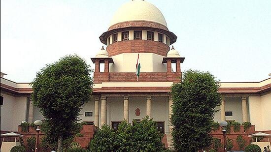 The Supreme Court on July 20 accepted the recommendations of the Banthia commission to apply 27 per cent OBC reservations in local body elections in Maharashtra. (HT FILE PHOTO)
