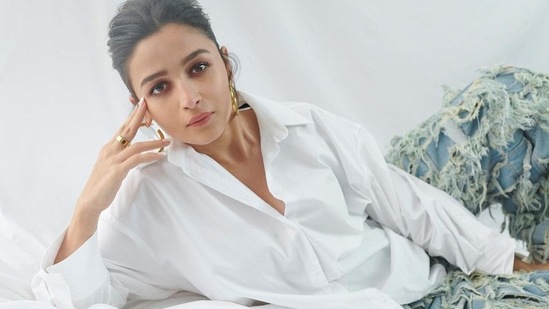 For her hairdo, Alia Bhatt went for the messy bun look with a few strands framing her face. She kept her makeup minimal to compliment her casual look.(Instagram/@aliaabhatt)