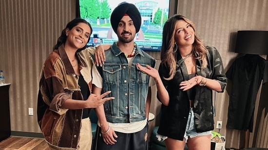 Diljit Dosanjh falls at the feet of r Lilly Singh's mom at Toronto  concert- The New Indian Express