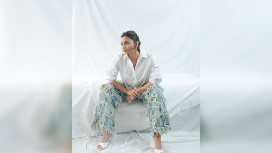 Alia Bhatt teamed her look with a pair of white square-toe pyramid heels and golden hoop earrings.(Instagram/@aliaabhatt)