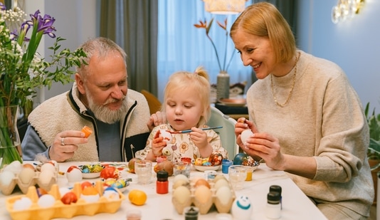 Family bonding tips: Ways to indulge in a DIY art session with your family&nbsp;(ANTONI SHKRABA)