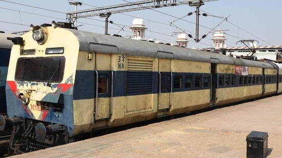 The Memu express special trains will have eight cars and the train fares will be at <span class='webrupee'>₹</span>30 to <span class='webrupee'>₹</span>35 per head.(Subhankar Chakraborty/HT PHOTO)