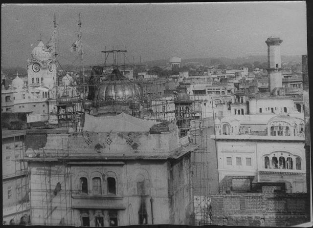 Repairs being carried out on the Akal Takht on 18 September 1984. (HT Photo) Repairs being carried out on the Akal Takht on 18 September 1984. (HT Photo)