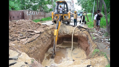 MC workers repairing the portion of Sua Road in Ludhiana which caved in on Saturday. (Harvinder Singh/HT)