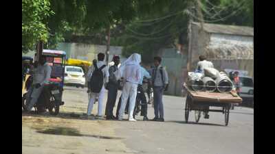 School students leaving a school after school hours in Prayagraj. (HT PHOTO FOR REPRESENTATION ONLY) School students leaving a school after school hours in Prayagraj. (HT PHOTO FOR REPRESENTATION ONLY)