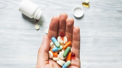 Certain opioids while on prescribed antidepressants may increase overdose risk (Shutterstock)