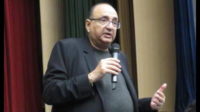 Film maker and actor Viveck Vaswani interacting with students of La Martiniere Girls’ College, Lucknow