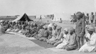 Indian soldiers of Islamic faith offering prayers at their camp in Mesopotamia (modern day Iraq). (Imperial War Museum)