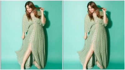 Many women today avoid wearing heavy ethnic attire that is difficult to carry or wear while working. Along with celebrating the festival and doing pooja, they also need to take care of their home, work, and kids. You may then choose a mint-green kaftan like Huma Qureshi. Kaftans are really in right now. They are light, comfortable, and easy to carry. You can wear a necklace or studs in silver or gold metal tone with this outfit. To finish the look, add a casual blazer and a pair of striking shoes. Keep your hair and makeup simple so that they will enhance rather than overshadow your clothing. (Instagram)