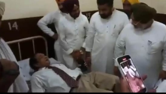 Punjab health minister Chetan Singh Jouramajra (R) with BFUHS V-C Dr Raj Bahadur (on bed) at Faridkot medical college and hospital on Friday. (HT photo)