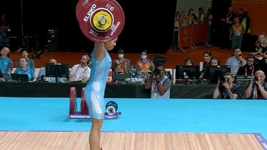 Weightlifter Mirabai Chanu in action as she wins Gold in the Women's 49kg Finals at CWG 2022(ANI)