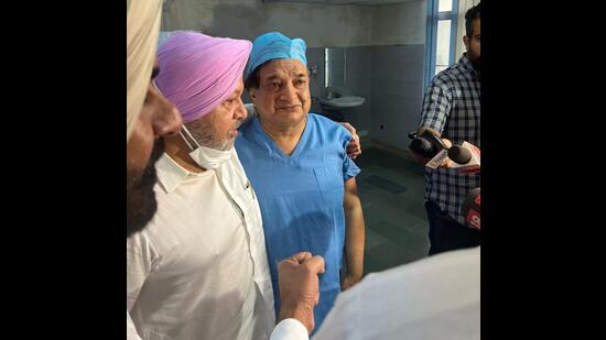 Dr Raj Bahadur, who was humiliated by Punjab health minister Chetan Singh Jouramajra during an inspection in Faridkot on Friday, being consoled by friends in Mohali on Saturday. (HT Photo)