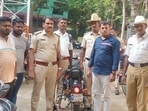 A man has been arrested in Bengaluru for changing the number plate of his two-wheeler to evade previous fines of traffic violations, A man has been arrested in Bengaluru for changing the number plate of his two-wheeler to evade previous fines of traffic violations,