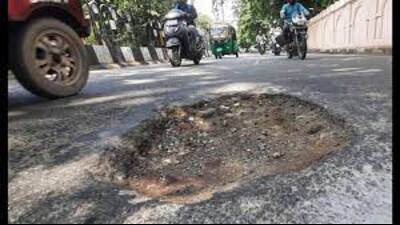 PWD, Lucknow municipal corporation to repair, relay roads in October (File)