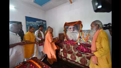 Yogi Adityanath paying tributes to late Paramhans Ramchandra Das on his 19th death anniversary on Sunday. (Sourced)