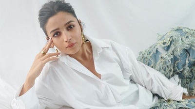 For her hairdo, Alia Bhatt went for the messy bun look with a few strands framing her face. She kept her makeup minimal to compliment her casual look. (Instagram/@aliaabhatt) For her hairdo, Alia Bhatt went for the messy bun look with a few strands framing her face. She kept her makeup minimal to compliment her casual look. (Instagram/@aliaabhatt)