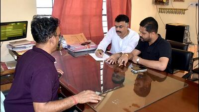 Jharkhand Congress president Rajesh Thakur with party MLA Anoop Singh lodging an FIR against his party’s suspended MLAs Dr. Irfan Ansari, Naman Vixal Kongadi and Rajesh Kachhap accusing them of conspiracy to topple the state government at Ranchi Argora police station in Ranchi on Sunday. (ANI PHOTO.) Jharkhand Congress president Rajesh Thakur with party MLA Anoop Singh lodging an FIR against his party’s suspended MLAs Dr. Irfan Ansari, Naman Vixal Kongadi and Rajesh Kachhap accusing them of conspiracy to topple the state government at Ranchi Argora police station in Ranchi on Sunday. (ANI PHOTO.)