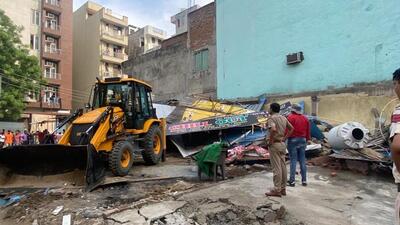 The DTCP’s enforcement team started the demotion and sealing of illegal shops in Block U, in the presence of 150 police personnel, around 12.30pm on Saturday. (Sourced) The DTCP’s enforcement team started the demotion and sealing of illegal shops in Block U, in the presence of 150 police personnel, around 12.30pm on Saturday. (Sourced)